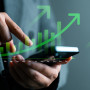 Global smartphone revenue rises by 7%